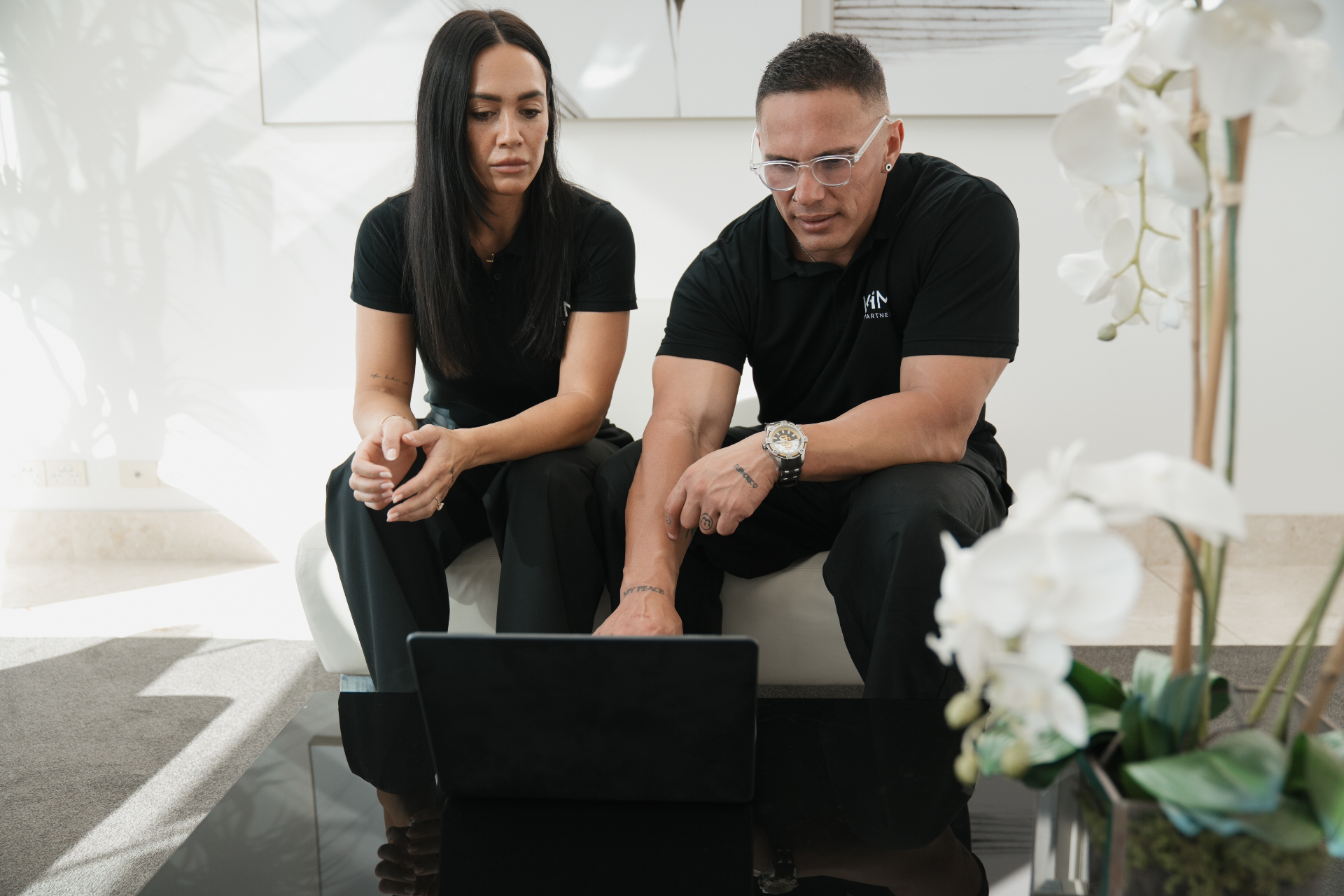 Watene Waenga and Erin Fale collaborating over a laptop